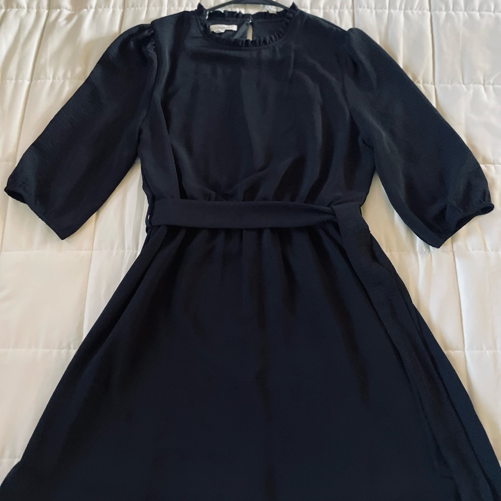 Maurice’s 3/4 sleeve, high ruffle neck with a tie waist band. Size Large